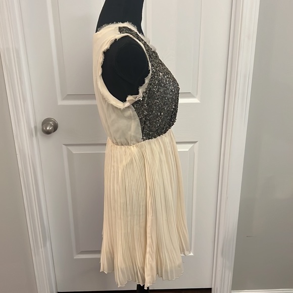 Cream colored dress with silver sequins - Picture 3 of 5